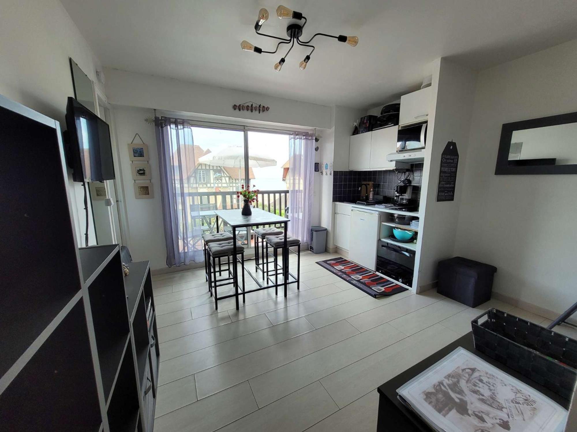 Manon's Apartment *